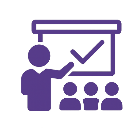 Drei Icons: Glühbirne für Strategie, Präsentation mit Person für Schulung und Videokamera mit Netzwerk für Content-Produktion